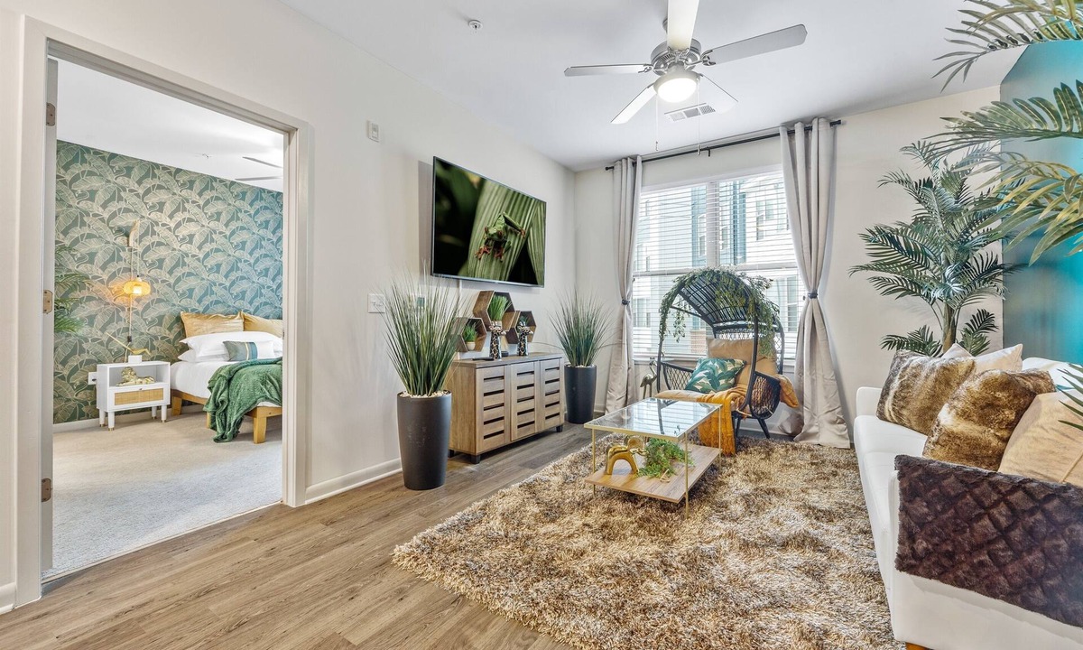 Downtown Decatur Apartment | Jungle on the Square – Luxury 1BR w/Rooftop Lounge, Pool & Gym Access