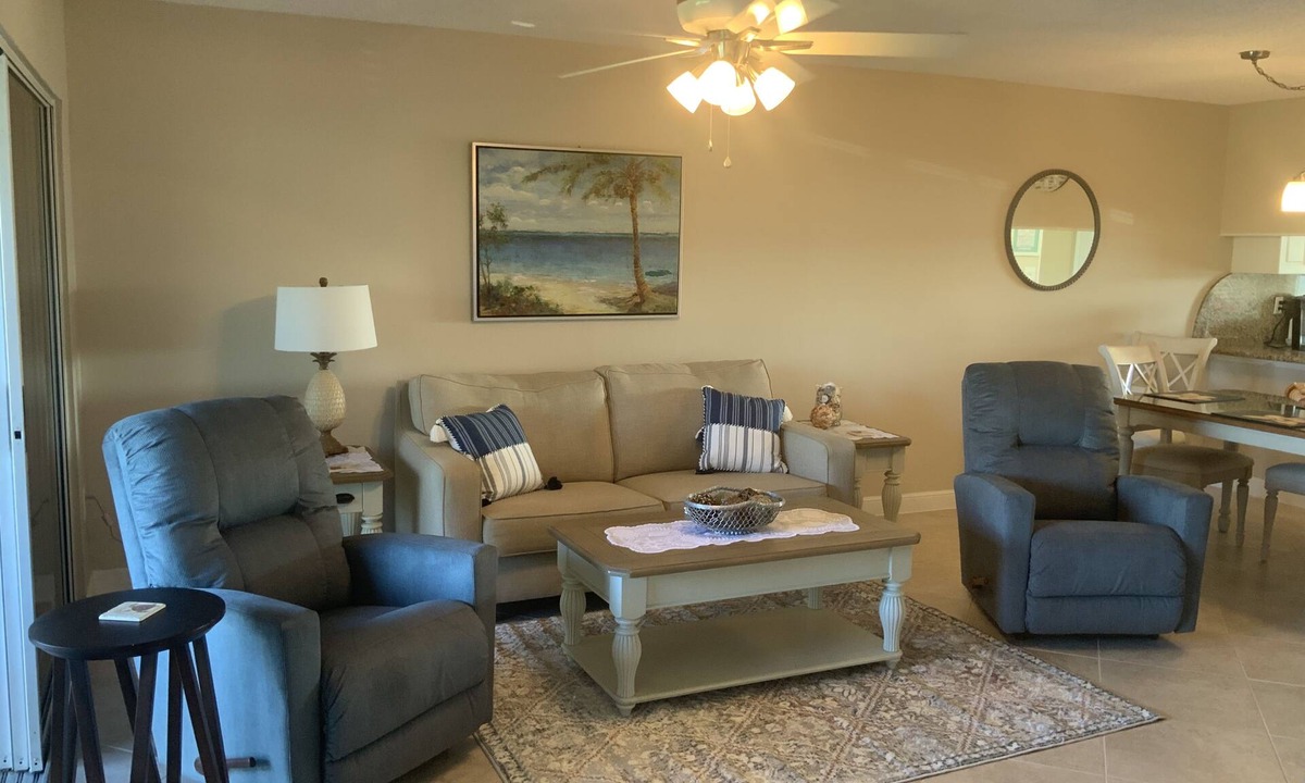 Jupiter Condo | Jupiter Bay Garden View Easy Walk to Carlin Park Beach, Shops, Restaurants&Fun
