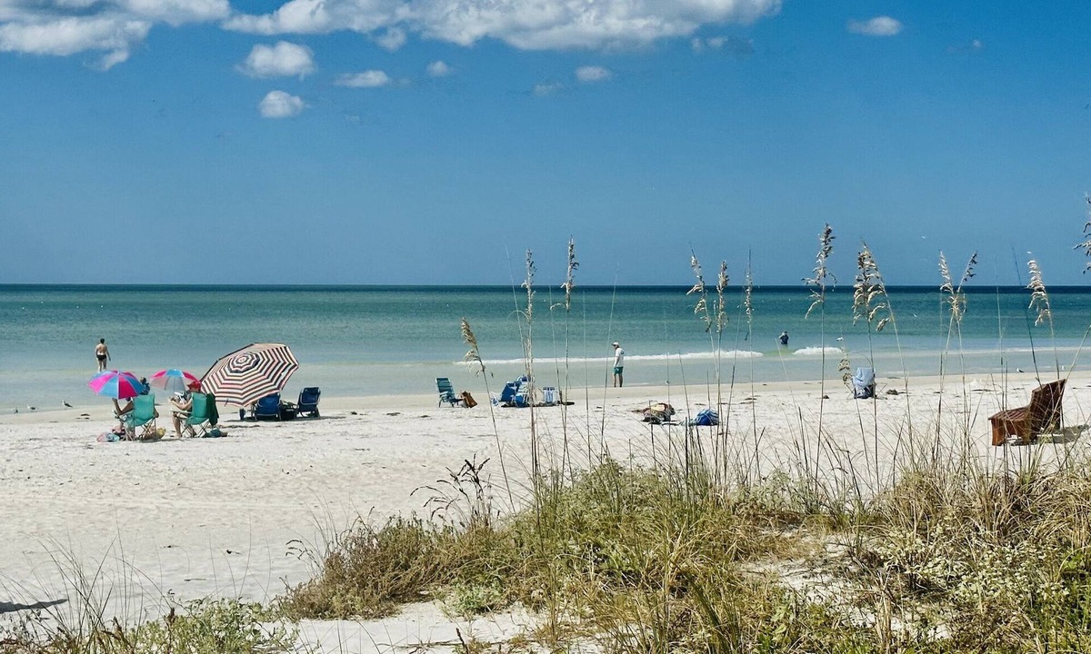 Indian Rocks Beach Apartment | Just 1 block from the sugar white sand beach. Charming 2 bedroom Beach suite with large private deck . Walk To Restaurants, Shops And The Beach
