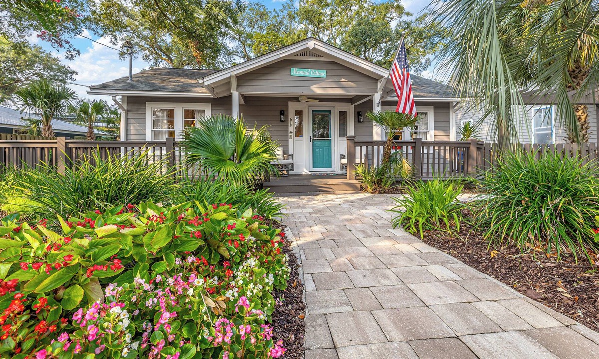 Saint Simons Island House | Just a short walk to the beach and village makes this the perfect island getaway!