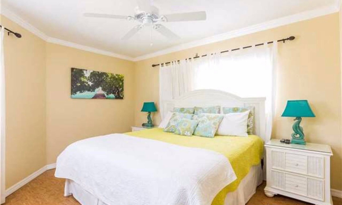 Mid Island Apartment | JUST STEPS TO THE BEACH - CASA BELLA "A" - 3 bed/3 bath - Sleeps 6