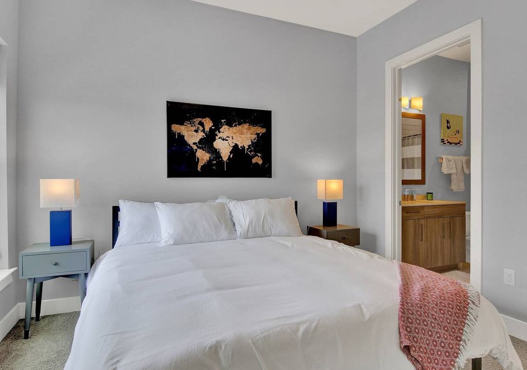 Third Ward Apartment | Kasa Charlotte | 2BD/2BA with Free Parking + Self Check-In | Uptown