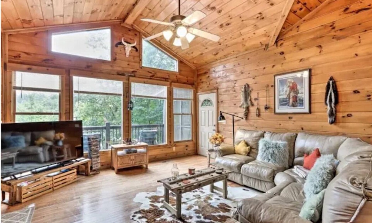 Foxfire Estates Cabin | Katahdin Cabin, tranquil n rustic with inside hot tub, close to town! Romantic!