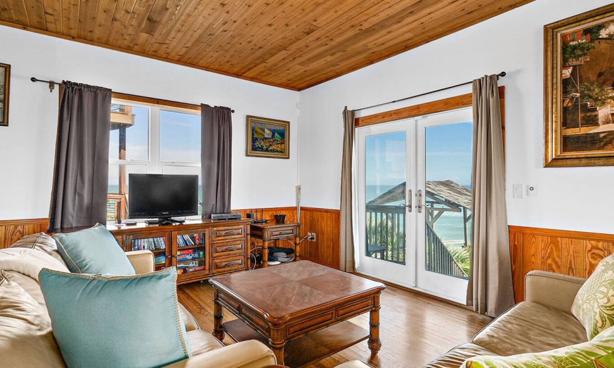 Painters Hill House | Key West-style oceanfront home with breathtaking views & beach access