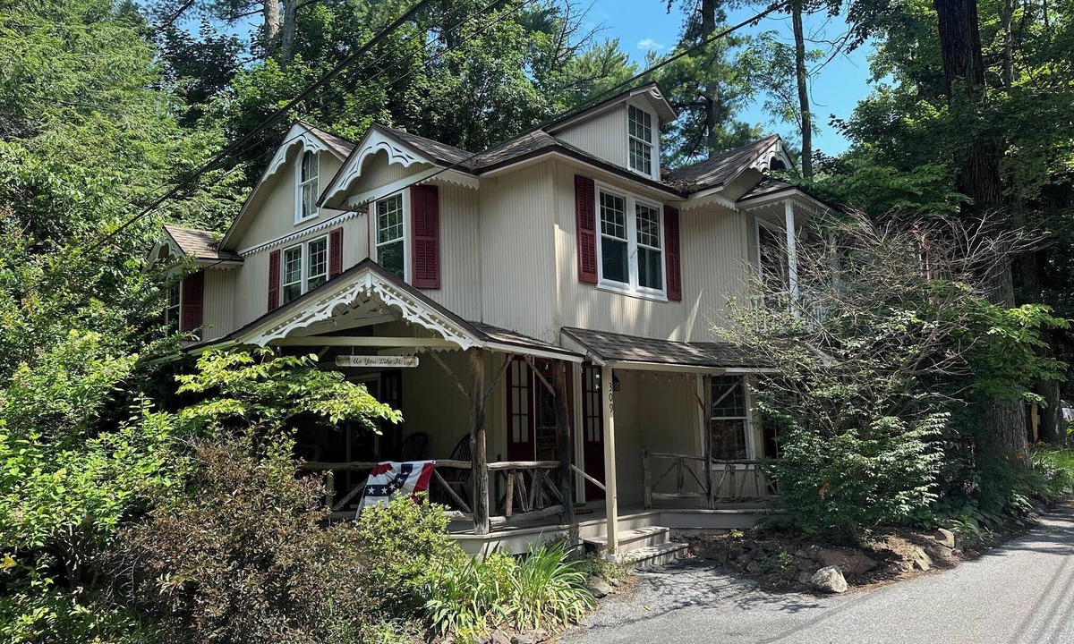Mount Gretna Heights Cottage | ​Kid-Friendly Woods Hub! Walk to Lake & Shows