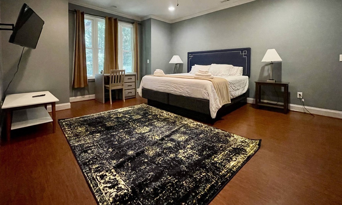 Biddleville House | King Bed Master Suite Near Uptown