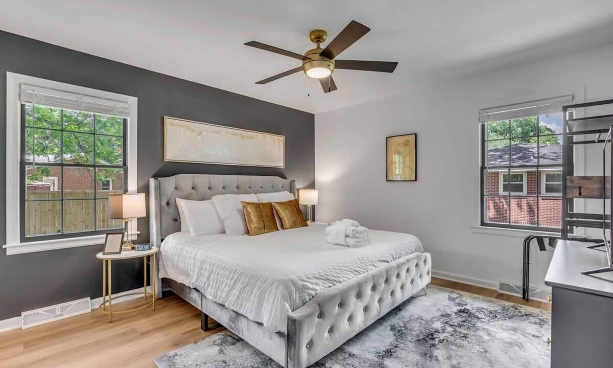 North Charleston House | King Beds-Fire Pit-Minutes to Downtown & Beaches
