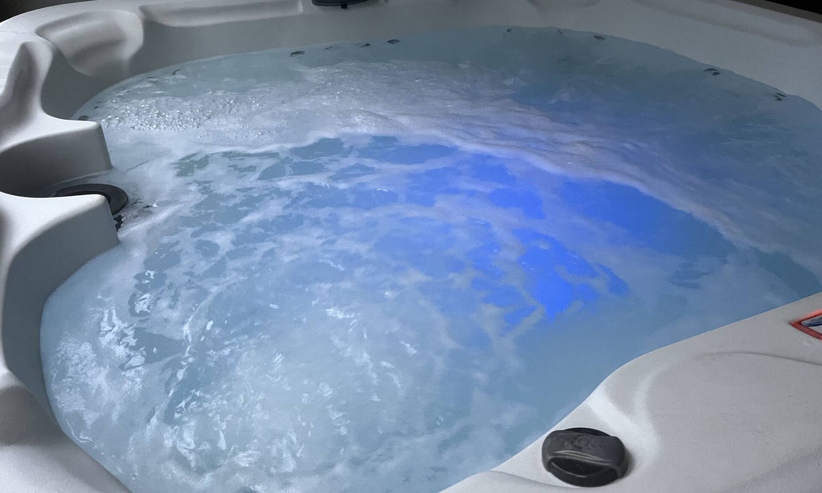 Cheshire Apartment | King sized Guest Suite with Private Hot Tub, In Town location.