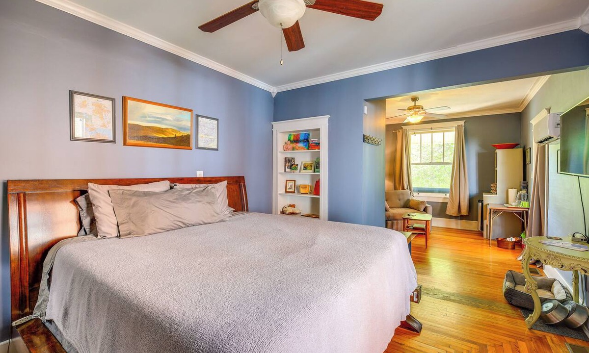 Bristol Apartment | King Studio Suite w/Walk-In Shower | Pet Friendly