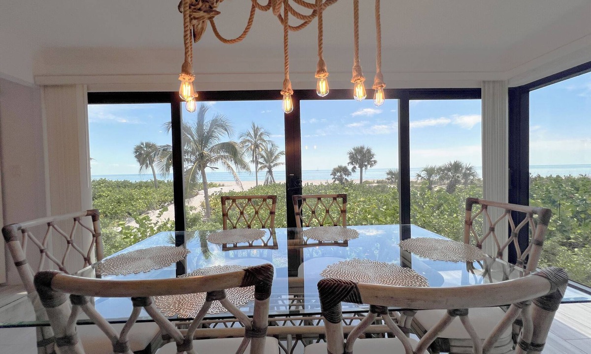 Sanibel Condo | Kings Crown 118: Remodeled 3 BR Gulf Front Condo!