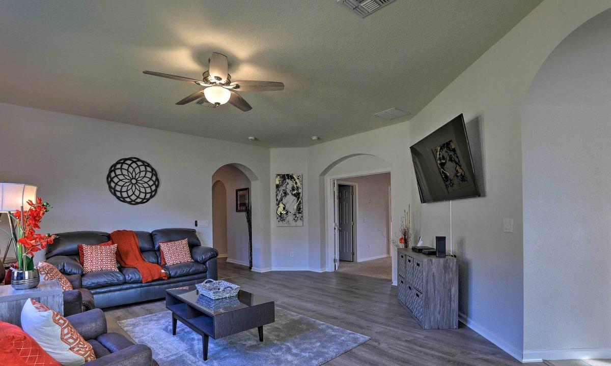 Trafalgar Village Villa | Kissimmee Villa w/ Private Pool ~ 13 Mi to Disney