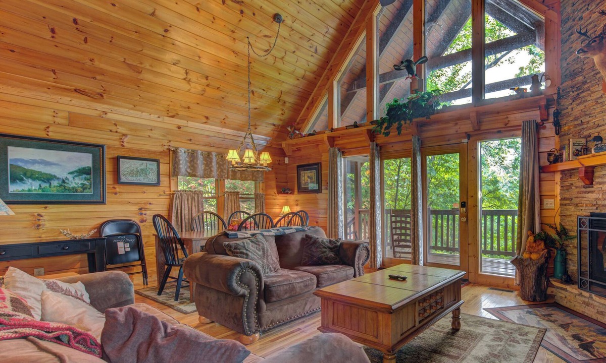 Black Bear Falls Cabin | Komfy Kozy by Jackson Mountain Rentals