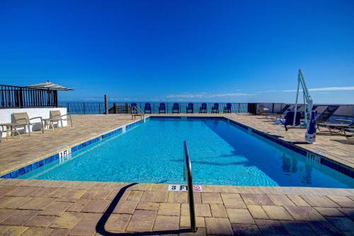 Seabreeze Park Hotel | La Bella Inn - POOL OPEN