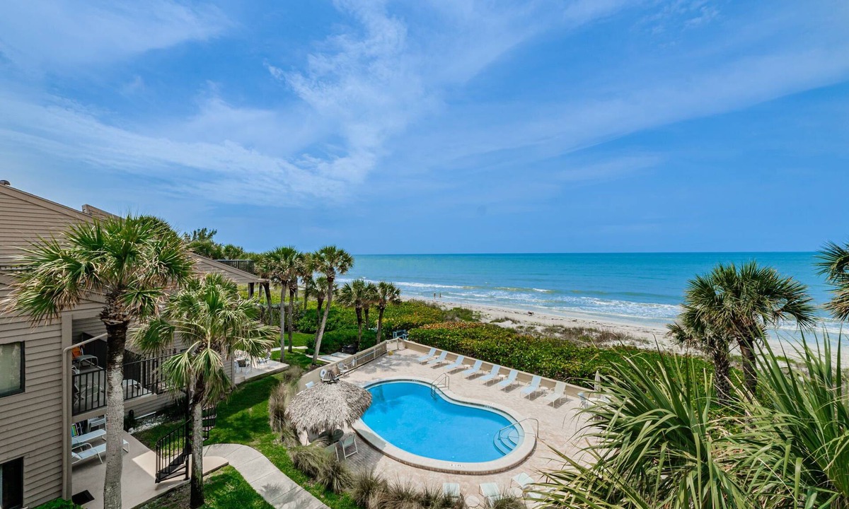 Belleair Beach Condo | La Concha 2 | Beachfront Property with pool in Belleair Beach