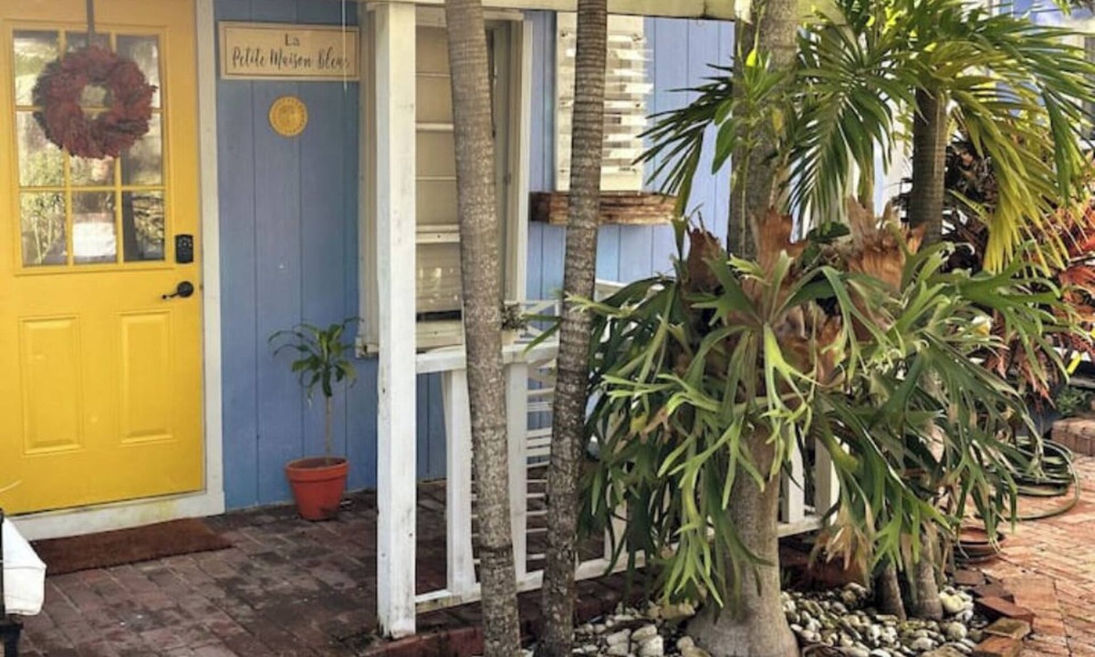 Northboro Park Cottage | La Petite Maison Bleue