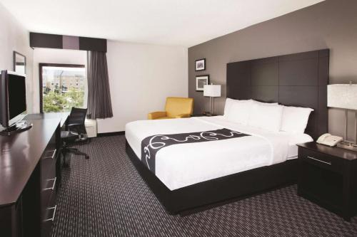 Charleston Hotel | La Quinta Inn & Suites by Wyndham Charleston Riverview