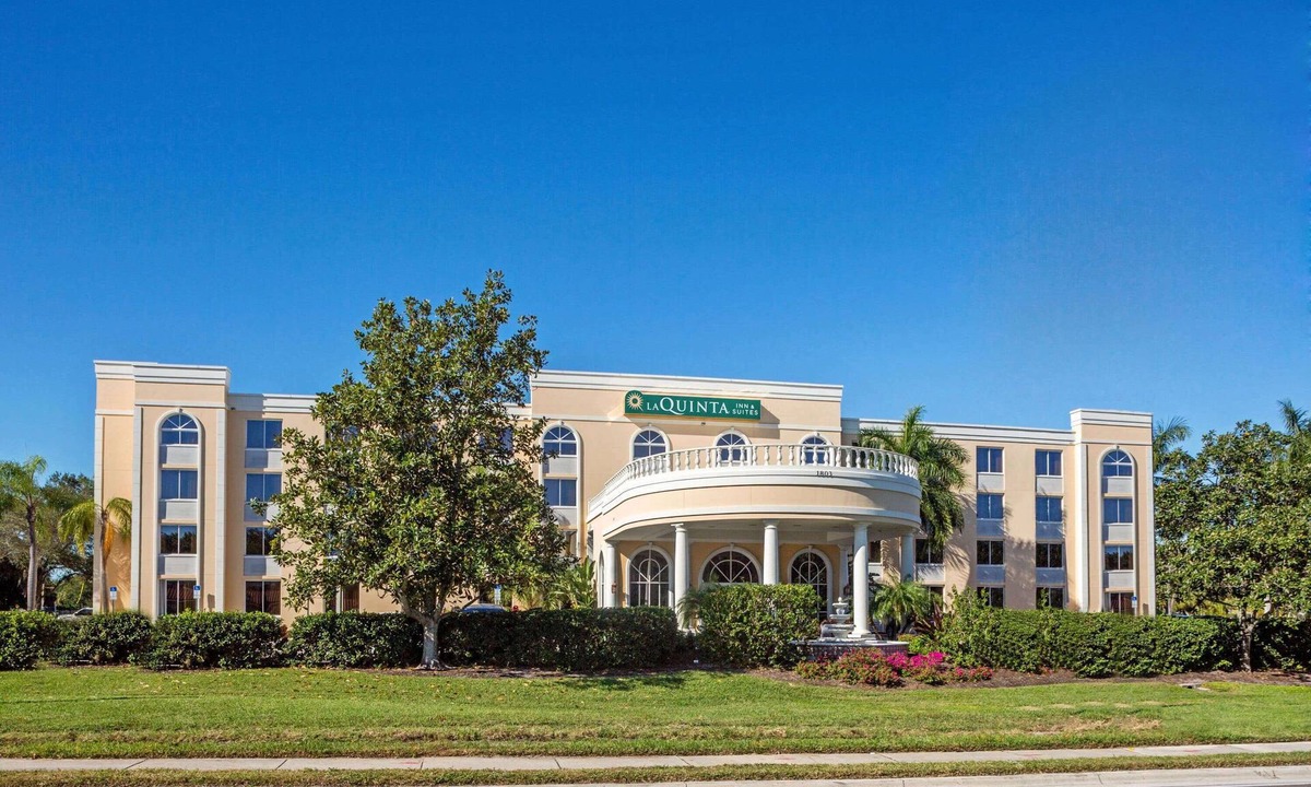 North Trail Hotel | La Quinta Inn & Suites by Wyndham Sarasota Downtown