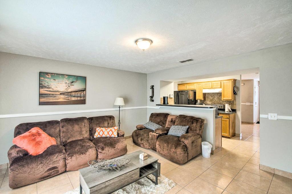 La Vergne House | La Vergne Townhome: 22 Mi to Dtwn Nashville!
