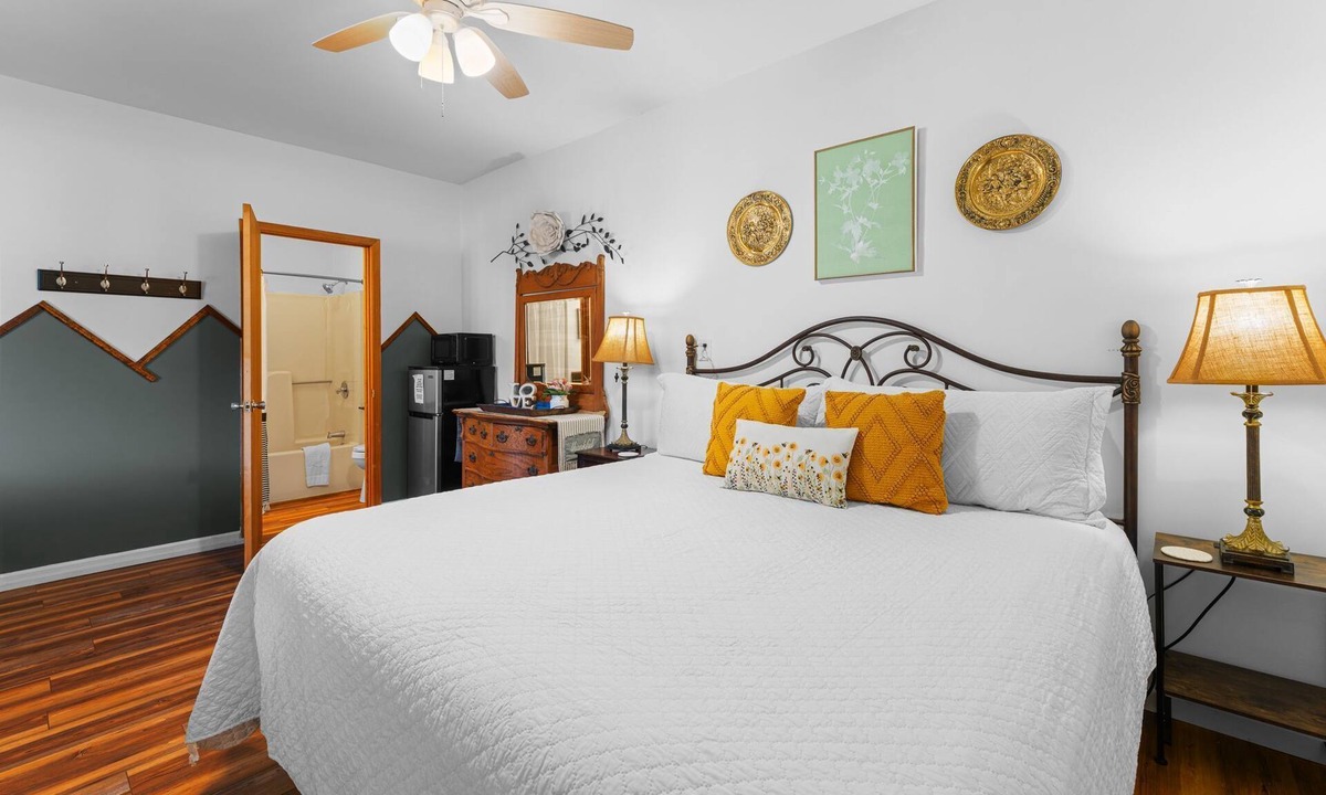 Wears Valley Apartment | Lady Slipper | King Suite for 2 | Wears Valley