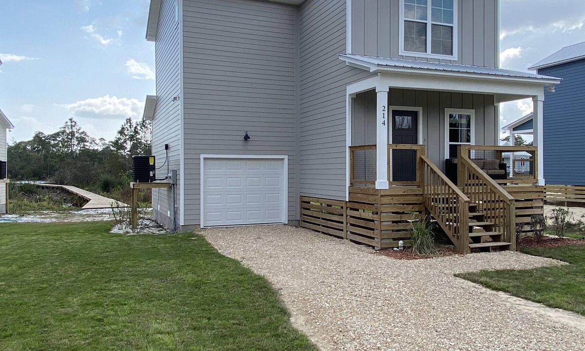 Carrabelle House | LAKE, BEACH, MARINA, FISHING, NATURE HIKING, THIS HOME HAS IT ALL!