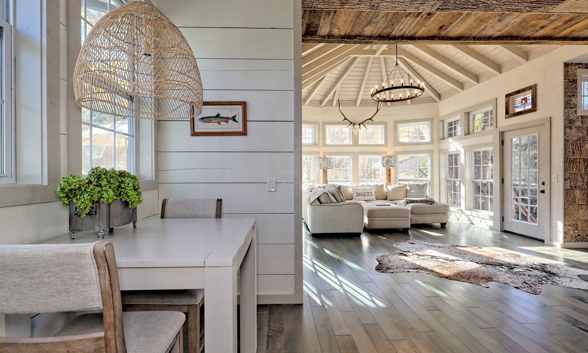 Clayton Cottage | Lake Burton - Timpson Cove Luxury Cottage