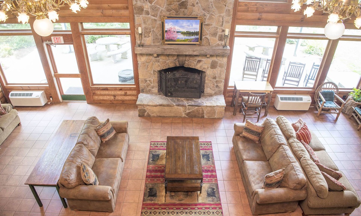 Hiawassee Hotel | Lake Chatuge Lodge
