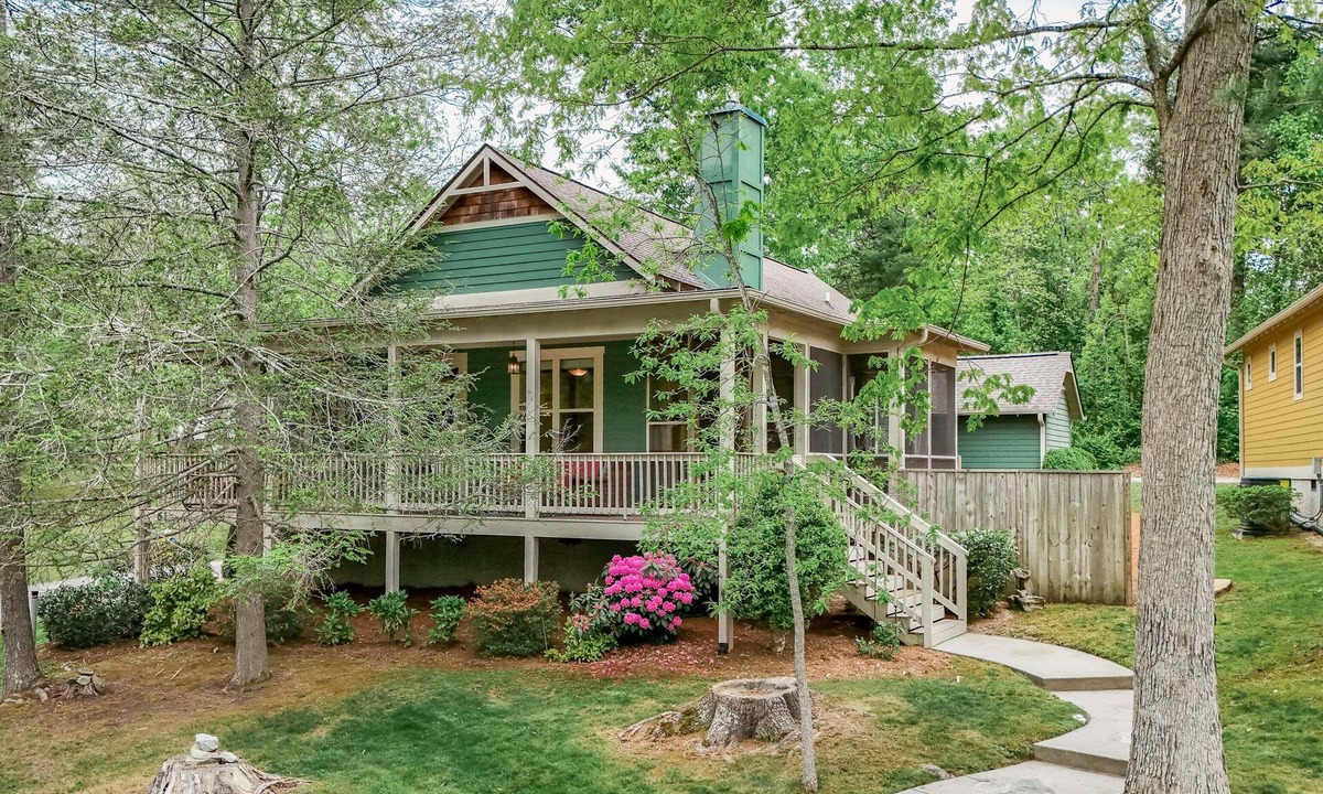 Flat Rock Cottage | Lake Cove Cottage at Highland Lake | 2BR Retreat | Walkable Lake Community