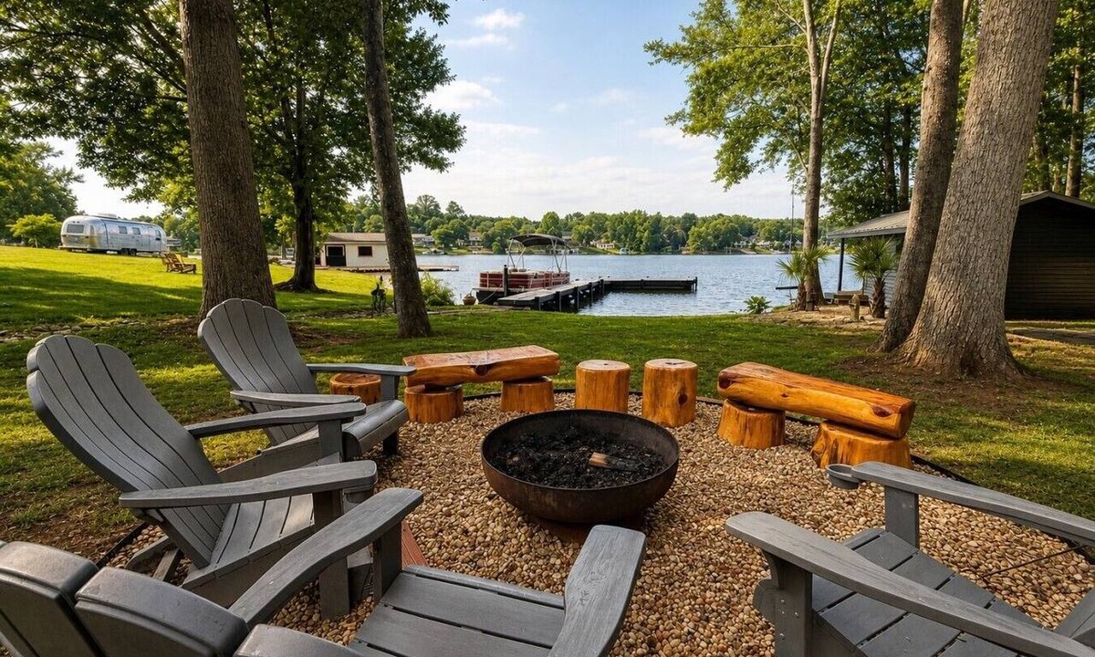 Lyman House | Lake Escape Paddle Cove w/Hot Tub - 6 Bedrooms