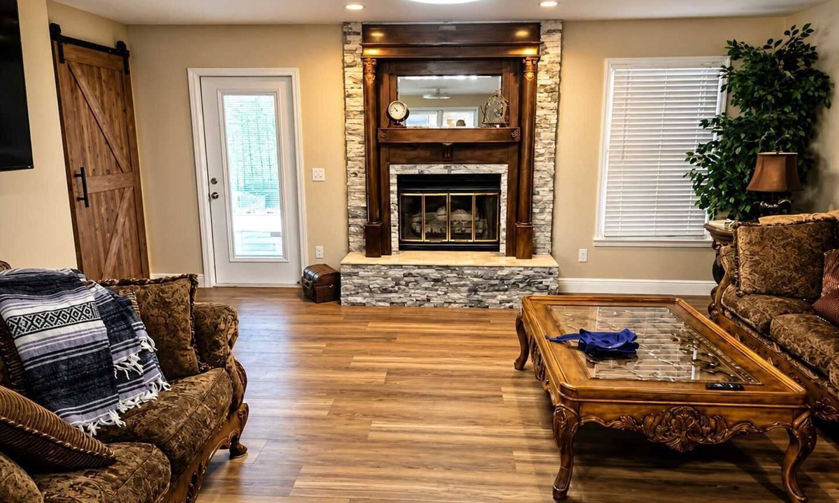 Georgetown House | Lake Eufaula Escape | Game Room & Pool Table