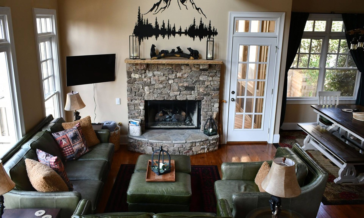 Big Canoe Cabin | Lake-Front Family Home in Big Canoe