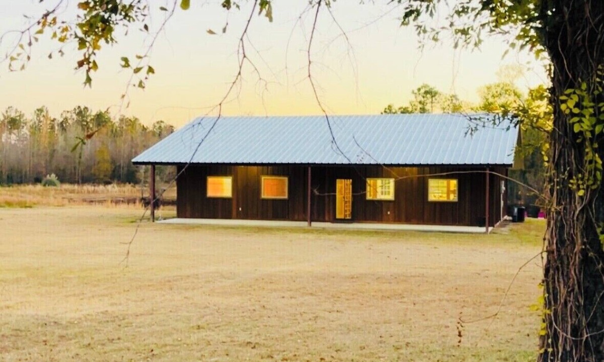Kite Cabin | Lake front Farm Cabin, Hot Tub, Star Gazing with Telescope, Fire pit