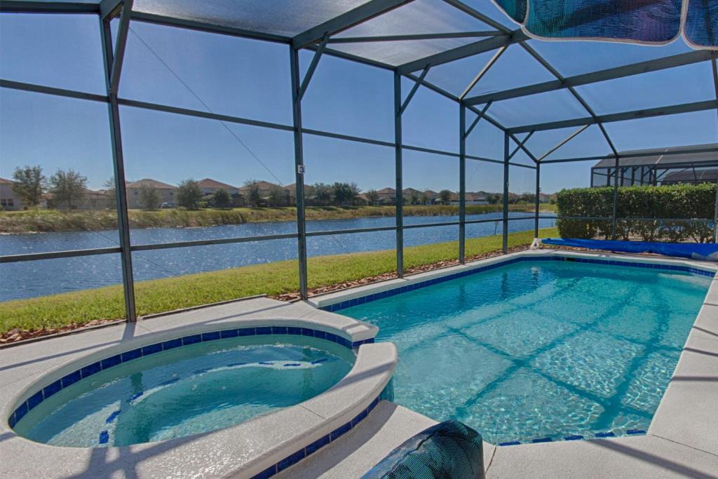 Four Corners Villa | Lake Front Glenbrook Resort "The Villa Esquire"