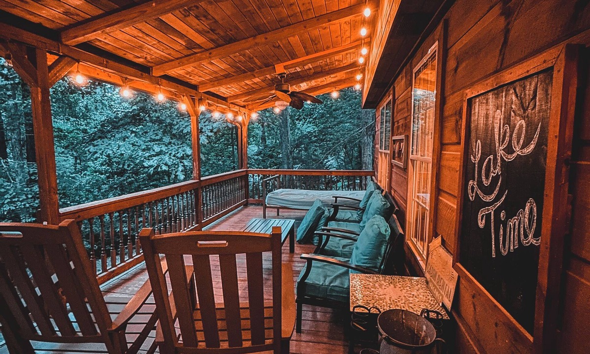 Fair Play Cabin | Lake Hartwell Lakefront Cabin w/Private Dock | 4BR/4BA Family Getaway