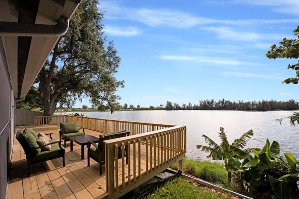 Davie Villa | Lake house 1