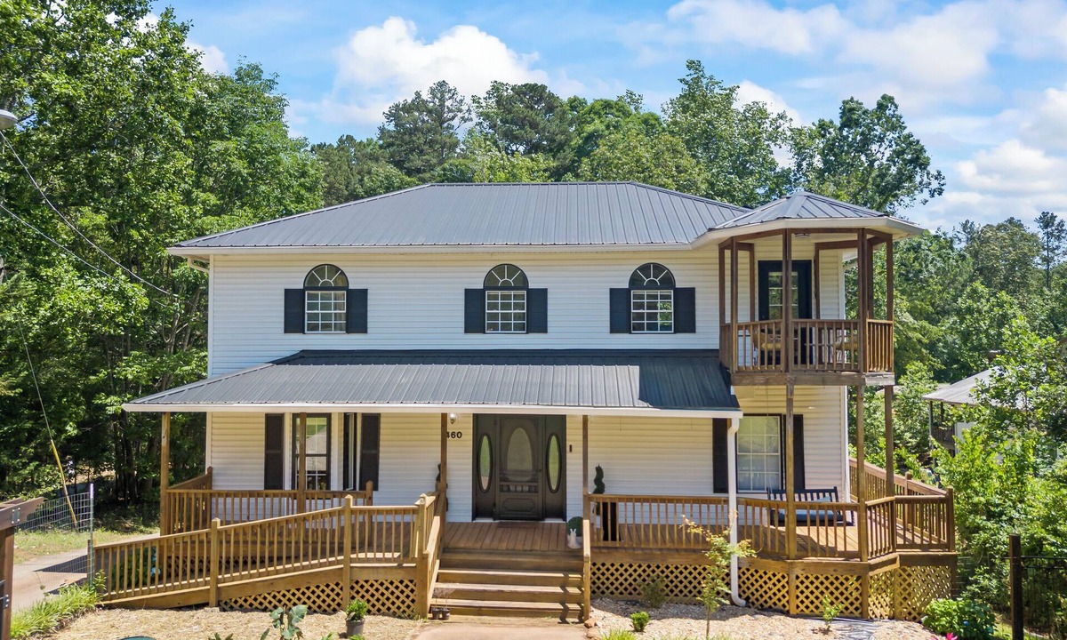 Gumlog House | Lake house on deep water w/boat dock
