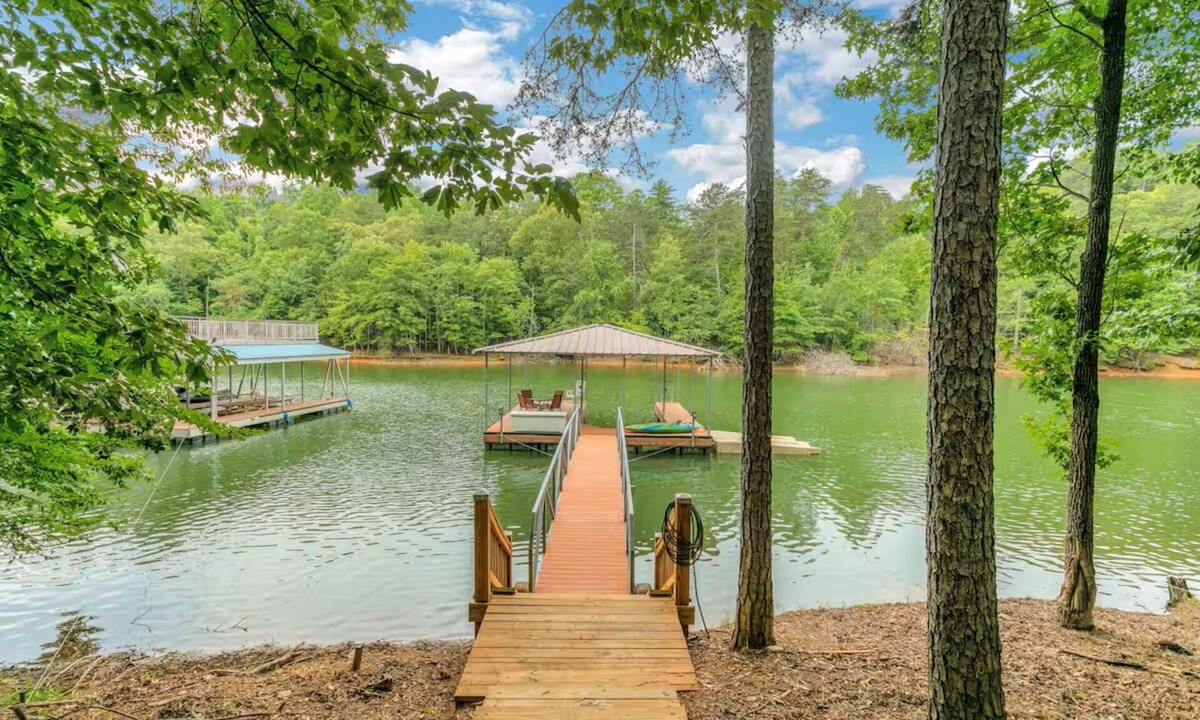 Gainesville House | Lake House w/Great Porch View & Easy Dock Access