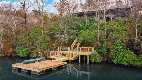 Mentone House | Lake Lahusage Front - Private Dock, Game Room