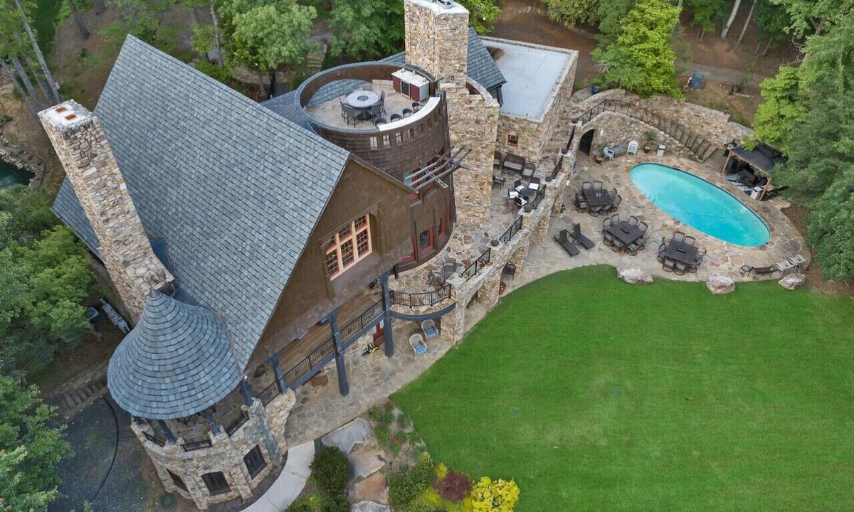 Gainesville House | Lake Lanier Castle/Your own Private Resort