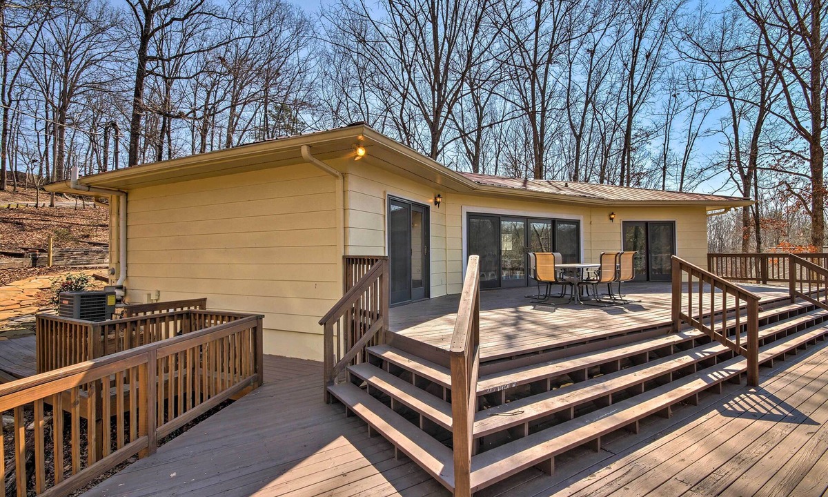 Gainesville House | Lake Lanier Home w/Dock, Boat Parking, & Grill!