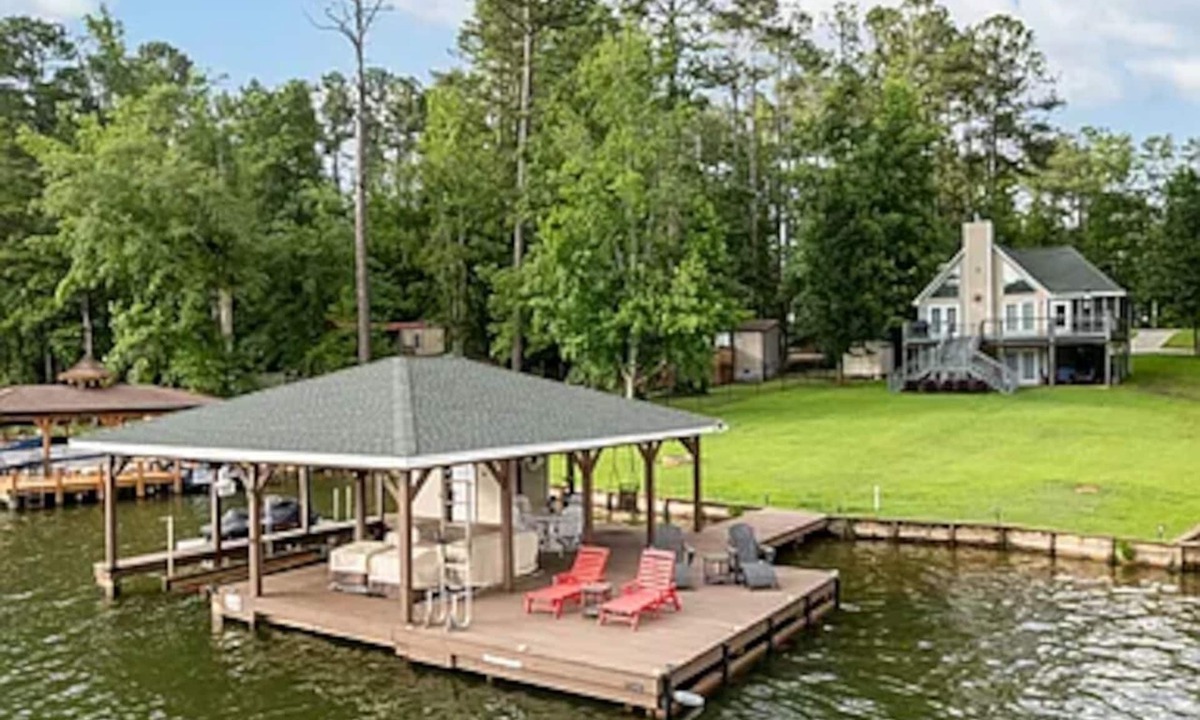 Hardwick House | Lake Sinclair Escape - boathouse, 4 bedroom
