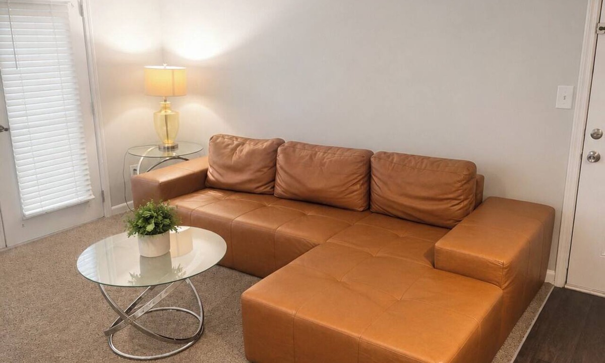 Marietta Apartment | Lake view 2-bedroom apartment with fireplace in Marietta nearCumberland Mall