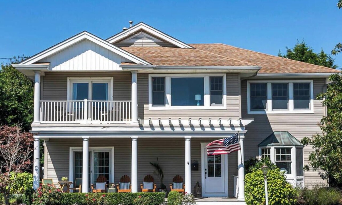 Spring Lake House | Lake views in this renovated 4-bedroom house in charming Spring Lake