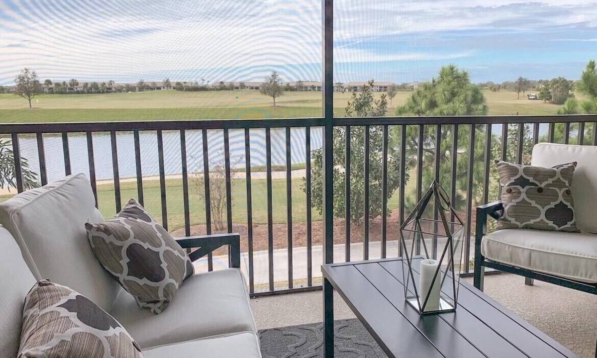Lakewood Ranch House | Lakefront 2 BR Condo In Lakewood National - The Cortusa