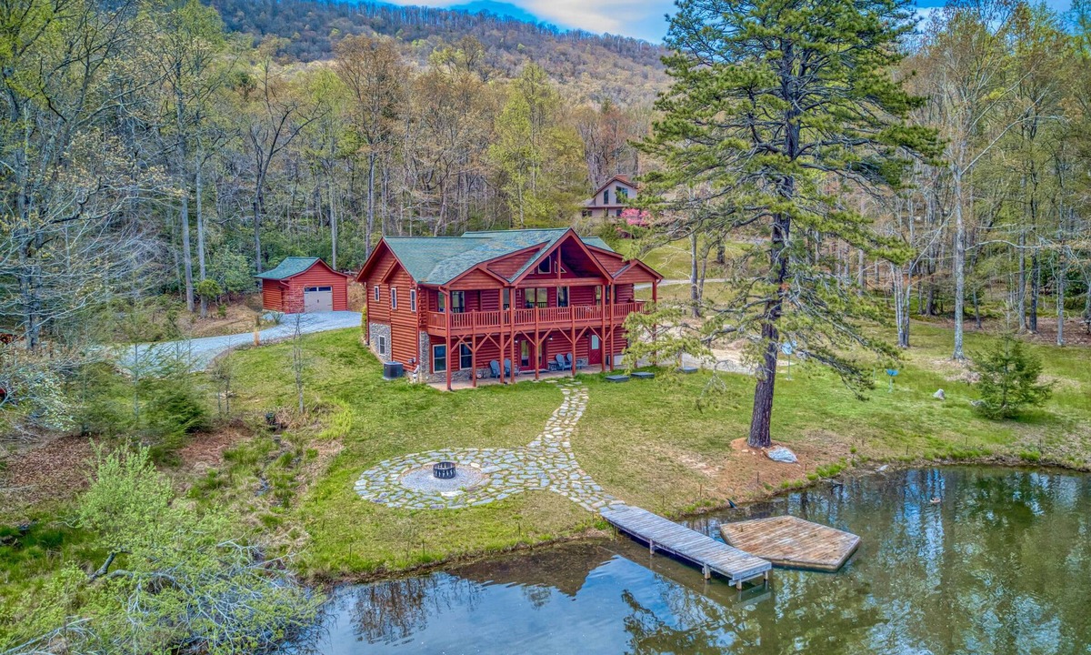 Mills River House | Lakefront cabin & tiny home with a firepit, wet bar, washer/dryer, dock