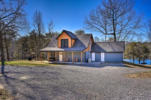 Trenton House | Lakefront Cabin w/Deck, Fire Pit in Trenton!