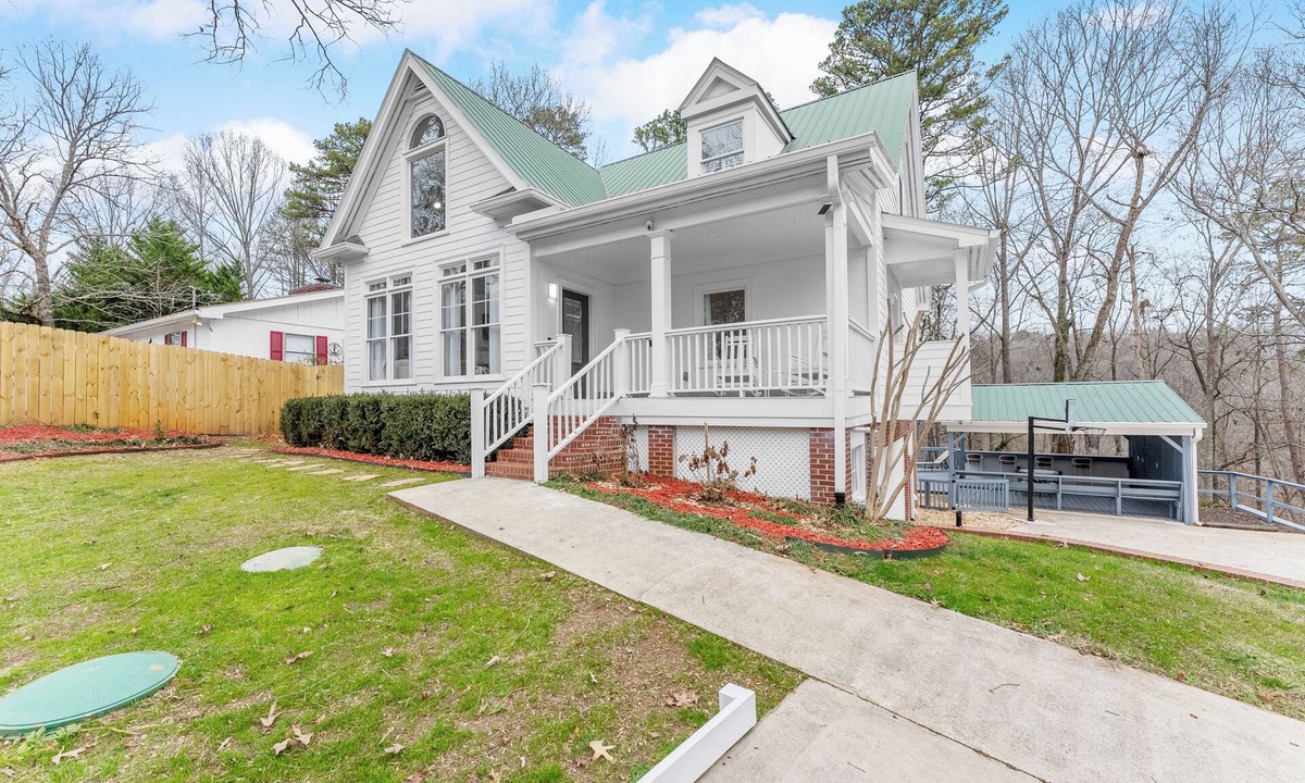 Gainesville House | Lakefront, Deep Water Boat Dock & Private Ramp, Legendary Game Room, Lake Lanier