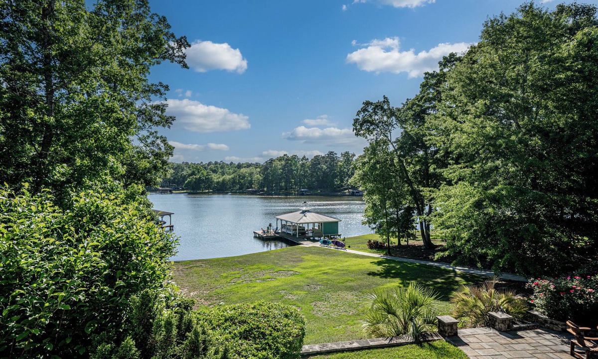 Eatonton House | Lakefront Escape on Lake Sinclair Hot Tub Ideal for Families & Friends