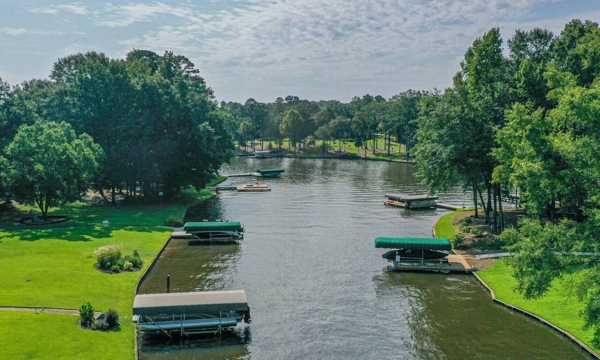 Eatonton House | Lakefront Home: Game Room & Dock
