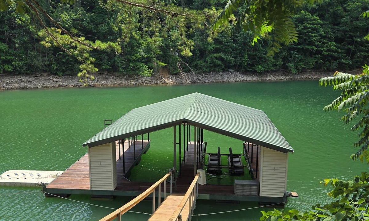 Jacksboro House | Lakefront - Norris Lake - Hot Tub, 2 Slip Covered Dock, Kayaks, ATV trails
