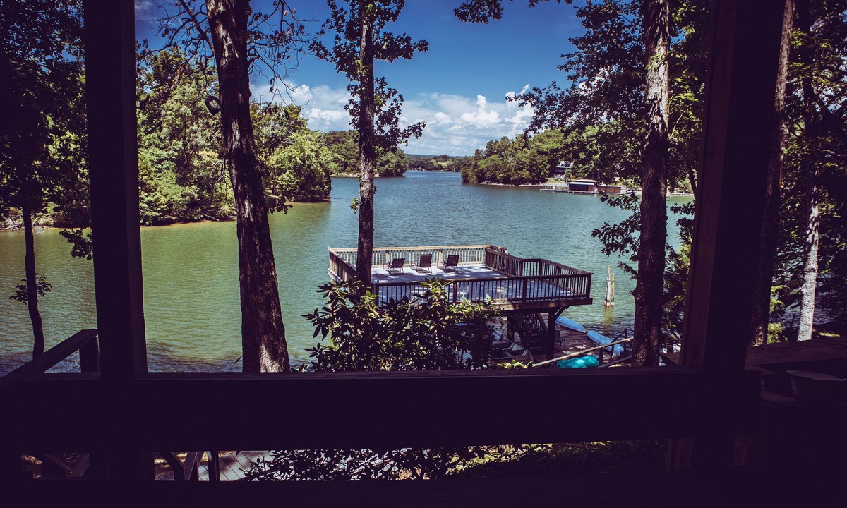 Ten Mile House | Lakefront Oasis: Dock, Porch, Kayaks, Arcade & Gameroom